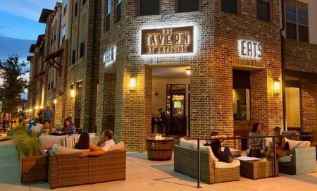 outdoor dining at The Tavern